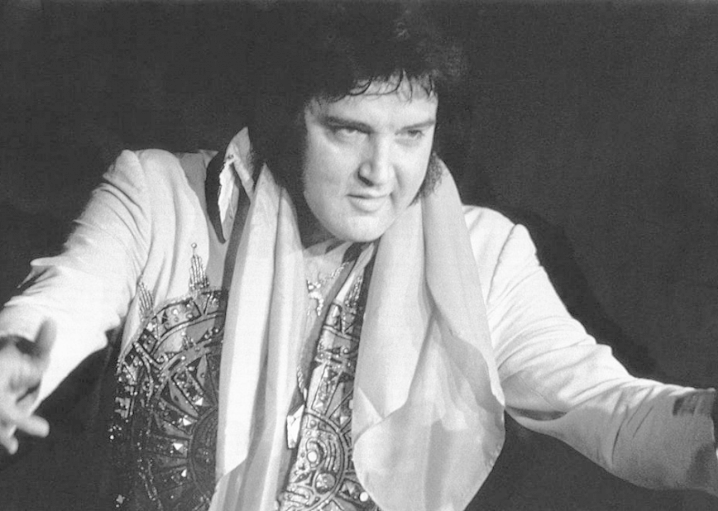 1977: Elvis Presley dies